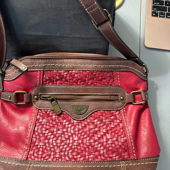 b.o.c. Woven Red and Brown Crossbody Bag - Picture 1 of 9